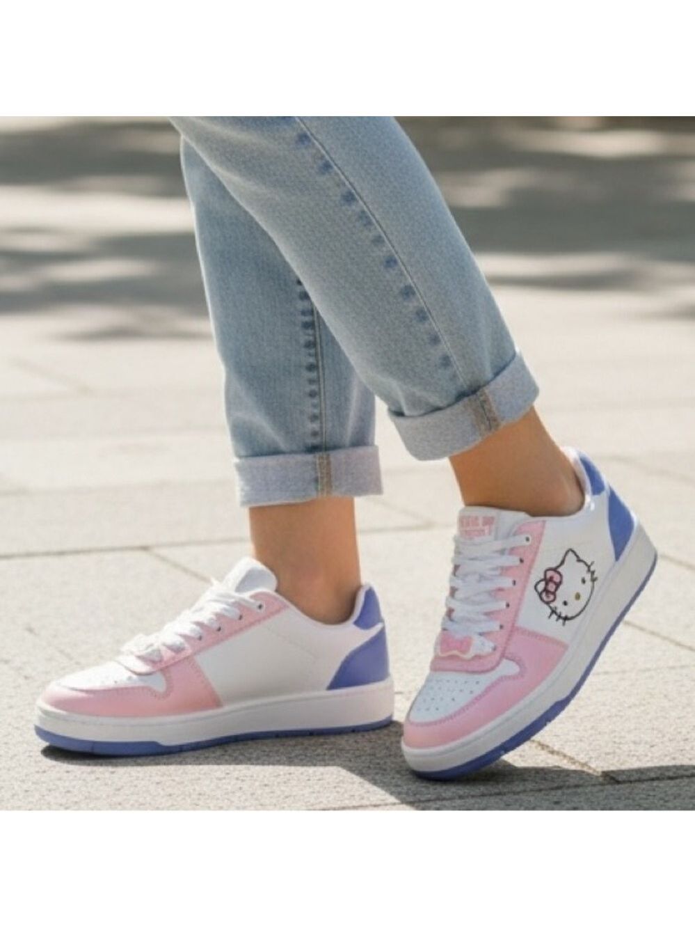 Hello Kitty White Pink & Blue Low-Top Sanrio Licensed Sneakers Size 8 NWT
